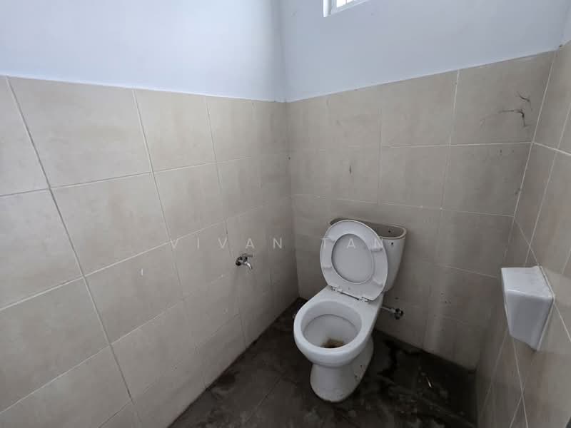 Shop / Office for Rent in Setia Alam (Selangor) - Vivan Tan - Bathroom - PropertyGuru.com.my