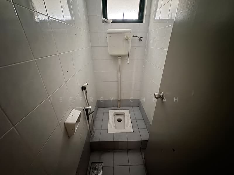 Office for Rent in Fraser Business Park (Kuala Lumpur) - Jeffrey Cheah - Bathroom - PropertyGuru.com.my