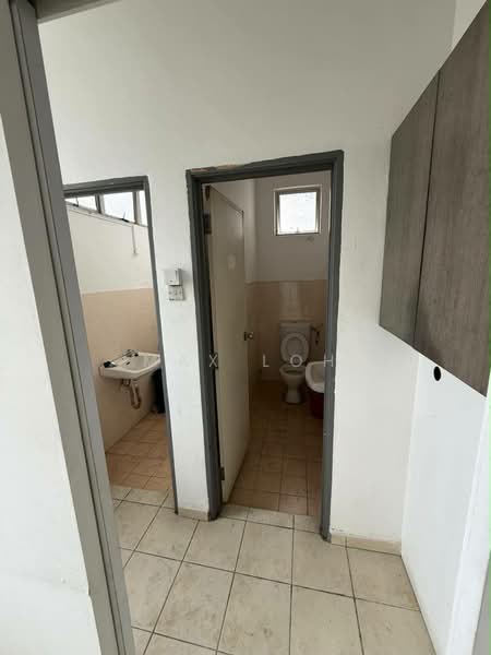 Detached Factory for Rent in Taman Perindustrian Senai (Senai) - Max Loh - Bathroom - PropertyGuru.com.my