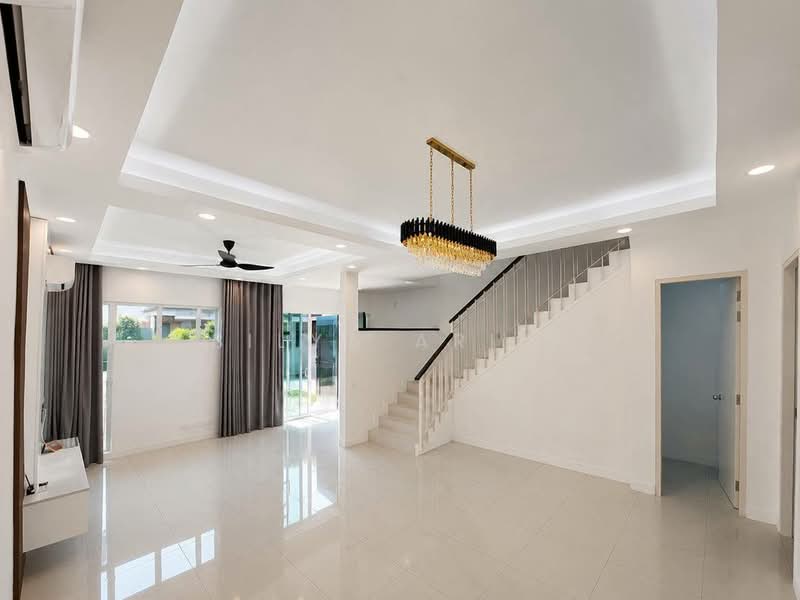 Rumah Teres 2 Tingkat untuk Dijual di Bandar Saujana Putra (Tanjong Duabelas) - BILYA ARIFF - Living Room - PropertyGuru.com.my