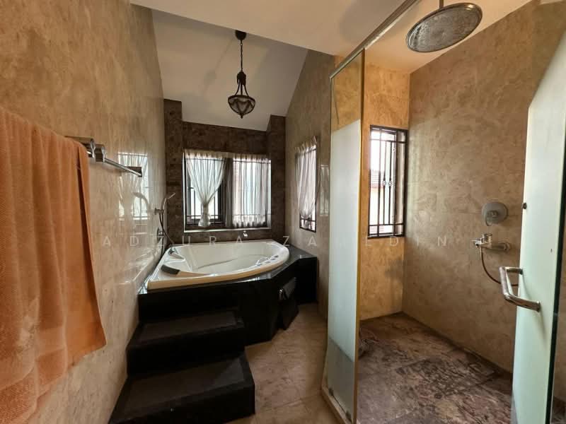 Rumah Banglo untuk Dijual di USJ Heights (Subang Jaya) - Adzura Zamedin - Bathroom - PropertyGuru.com.my