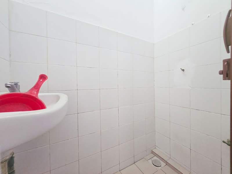 Rumah Flat untuk Dijual di Bandar Tasik Selatan (Low Cost) - Zul Syafiq - Bathroom - PropertyGuru.com.my