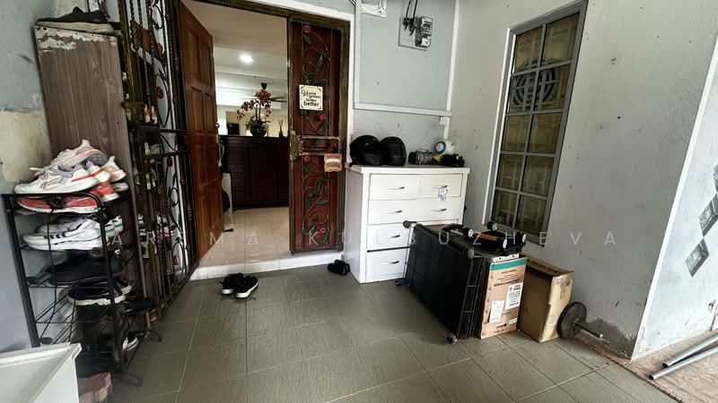 2-storey Terraced House for Sale in Ampang Jaya (Ampang) - Zarema Kulbuzheva - Entrance - PropertyGuru.com.my