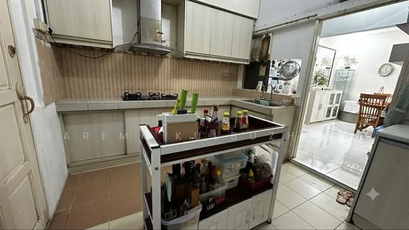 2-storey Terraced House for Sale in Ampang Jaya (Ampang) - Zarema Kulbuzheva - Kitchen - PropertyGuru.com.my