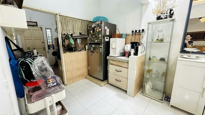 2-storey Terraced House for Sale in Ampang Jaya (Ampang) - Zarema Kulbuzheva - Kitchen - PropertyGuru.com.my