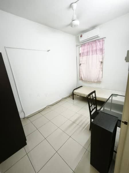 Condominium for Sale at Pearl Avenue - Ray Chong - Bedroom - PropertyGuru.com.my