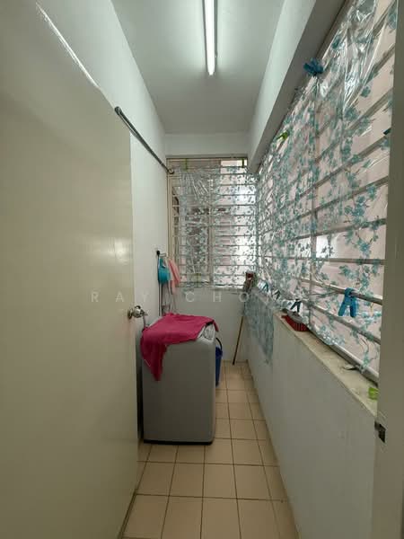 Condominium for Sale at Pearl Avenue - Ray Chong - Kitchen Yard - PropertyGuru.com.my