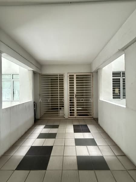 Condominium for Sale at Pearl Avenue - Ray Chong - Corridor - PropertyGuru.com.my