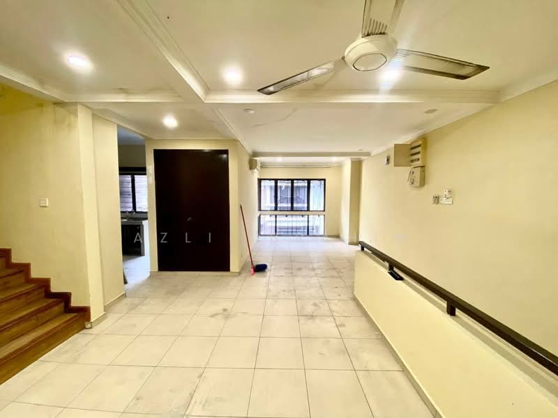 Rumah Bandar untuk Dijual di Mutiara Tropicana (Petaling Jaya) - Azli Ibrahim - Living Room - PropertyGuru.com.my