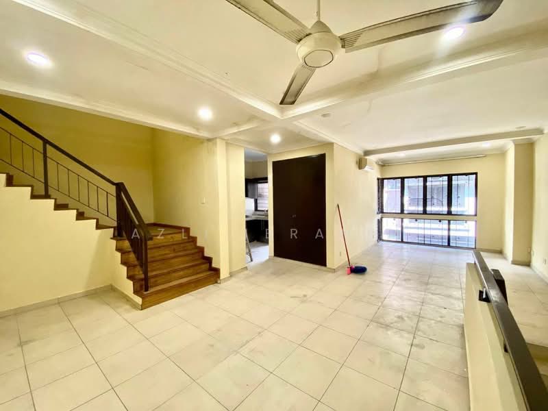 Rumah Bandar untuk Dijual di Mutiara Tropicana (Petaling Jaya) - Azli Ibrahim - Living Room - PropertyGuru.com.my
