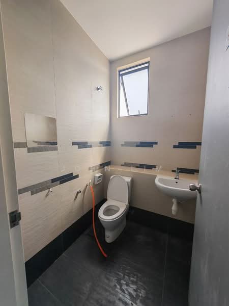 Kilang untuk Dijual di Eco Business Park 1 (Johor Bahru) - John Lim - Bathroom - PropertyGuru.com.my