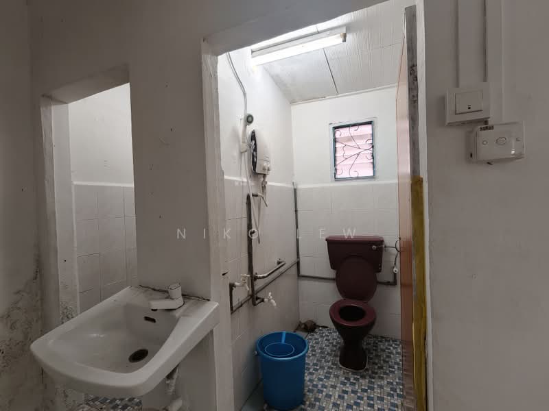 Terraced House for Sale in Taman Abad (Johor Bahru) - Niko Lew - Bathroom - PropertyGuru.com.my