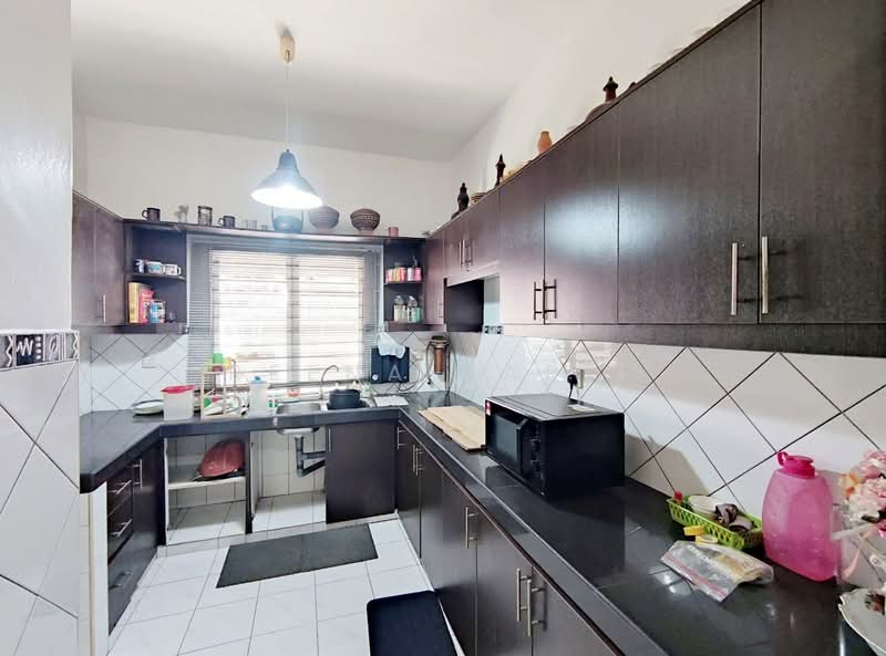 Rumah Teres 2 Tingkat untuk Dijual di Seksyen 13 (Shah Alam) - Reena Sarif - Kitchen - PropertyGuru.com.my