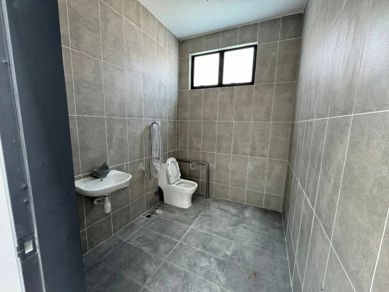 Factory for Rent in Eco Business Park 1 (Johor Bahru) - Ian Chua - Bathroom - PropertyGuru.com.my