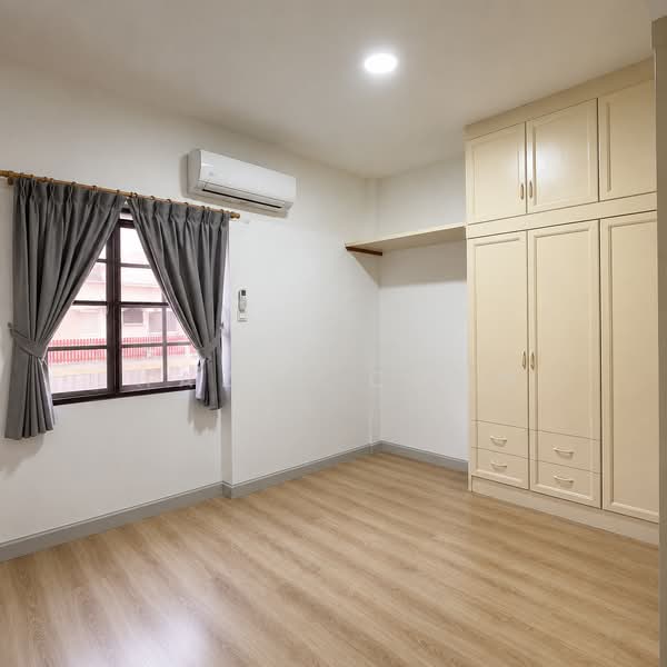 Pangsapuri untuk Dijual di Likas Court - Hazel Chan - Bedroom - PropertyGuru.com.my