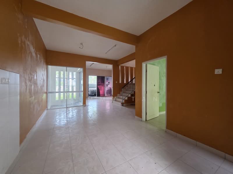 2-storey Terraced House for Sale in Bandar Seri Coalfields (Sungai Buloh) - Jimmy Tan - Living Room - PropertyGuru.com.my