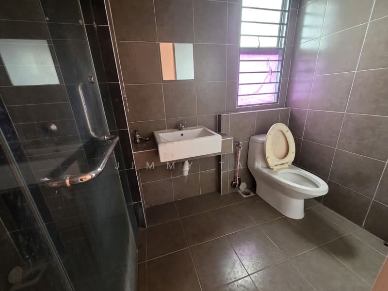 2-storey Terraced House for Sale in Bandar Seri Coalfields (Sungai Buloh) - Jimmy Tan - Bathroom - PropertyGuru.com.my