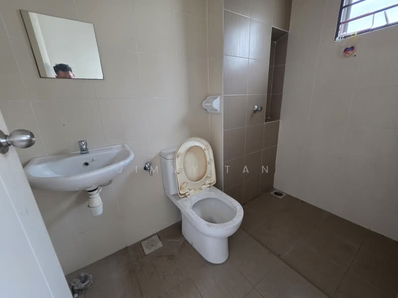 2-storey Terraced House for Sale in Bandar Seri Coalfields (Sungai Buloh) - Jimmy Tan - Bathroom - PropertyGuru.com.my