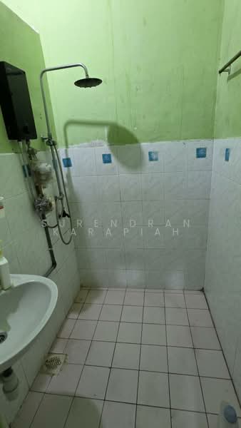 Rumah Teres 1 Tingkat untuk Dijual di Taman Jaya Utama (Telok Panglima Garang) - Surendran Karapiah - Bathroom - PropertyGuru.com.my