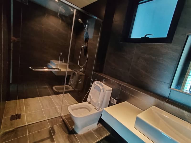 Servis Apartment untuk Disewa di NOVUM - TS Teh - Bathroom - PropertyGuru.com.my