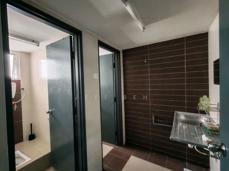 Shop / Office for Rent in Bandar Putra Permai (Seri Kembangan) - Jeff Beh - Bathroom - PropertyGuru.com.my