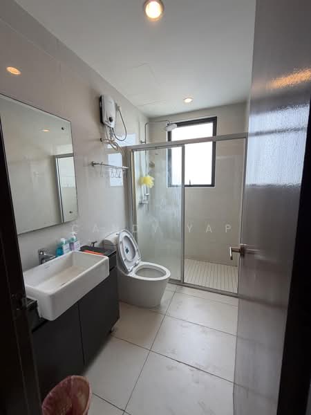 Kondominium untuk Disewa di Kings Bay @ Country Garden Danga Bay - Candy Yap - Bathroom - PropertyGuru.com.my