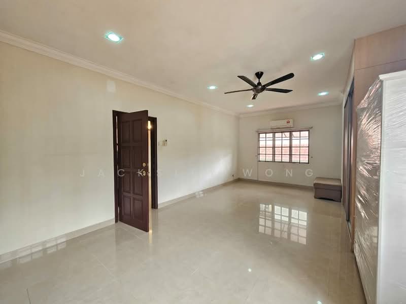 Rumah Berkembar untuk Dijual di Taman Lagenda Mas (Cheras) - Jacksley Wong - Living Room - PropertyGuru.com.my