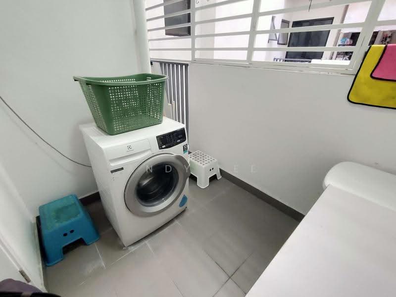 Condominium for Rent at The Greens (Residensi Hijauan) @ Subang West - Andy Tee - Yard With Front Loading Washing Machine - PropertyGuru.com.my