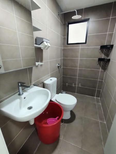 Condominium for Rent at The Greens (Residensi Hijauan) @ Subang West - Andy Tee - 2nd Bathroom With Built-in Water Heater - PropertyGuru.com.my