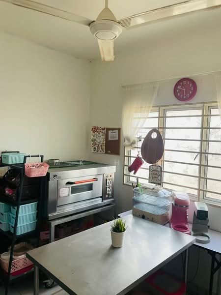 Townhouse for Sale in Bandar Botanic (Klang) - M.K. Heng - Kitchen - PropertyGuru.com.my