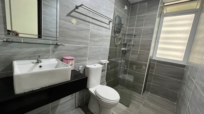 Pangsapuri untuk Disewa di KSL Residence @ Daya - Vincent Tea - Bathroom - PropertyGuru.com.my
