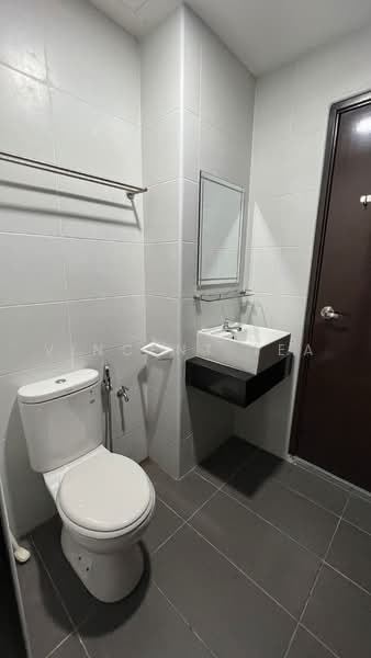 Pangsapuri untuk Disewa di KSL Residence @ Daya - Vincent Tea - Bathroom - PropertyGuru.com.my