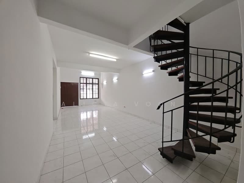 1.5-storey Terraced House for Sale in Taman Molek (Johor Bahru) - Alicia Voon - Interior - PropertyGuru.com.my