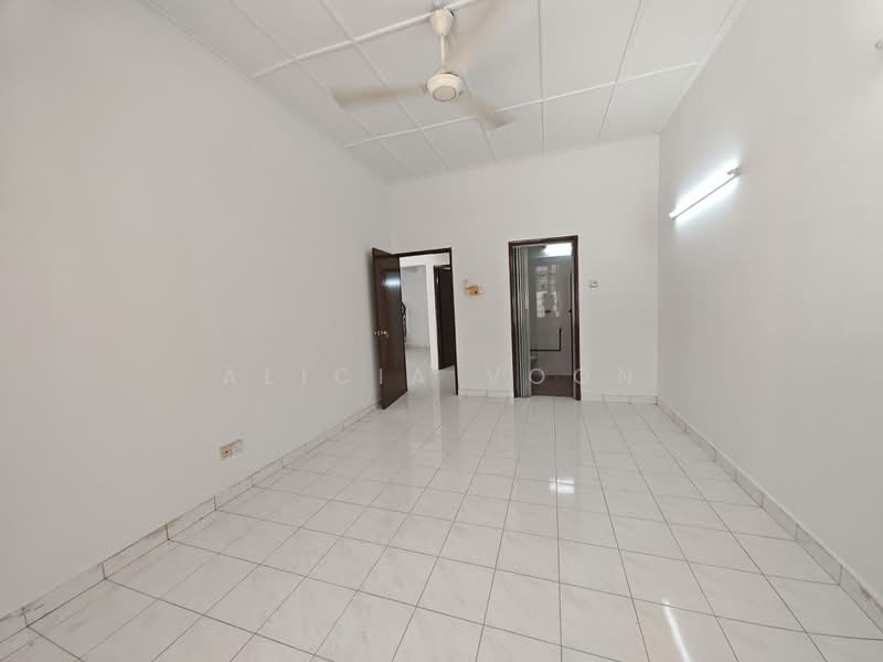 1.5-storey Terraced House for Sale in Taman Molek (Johor Bahru) - Alicia Voon - PropertyGuru.com.my
