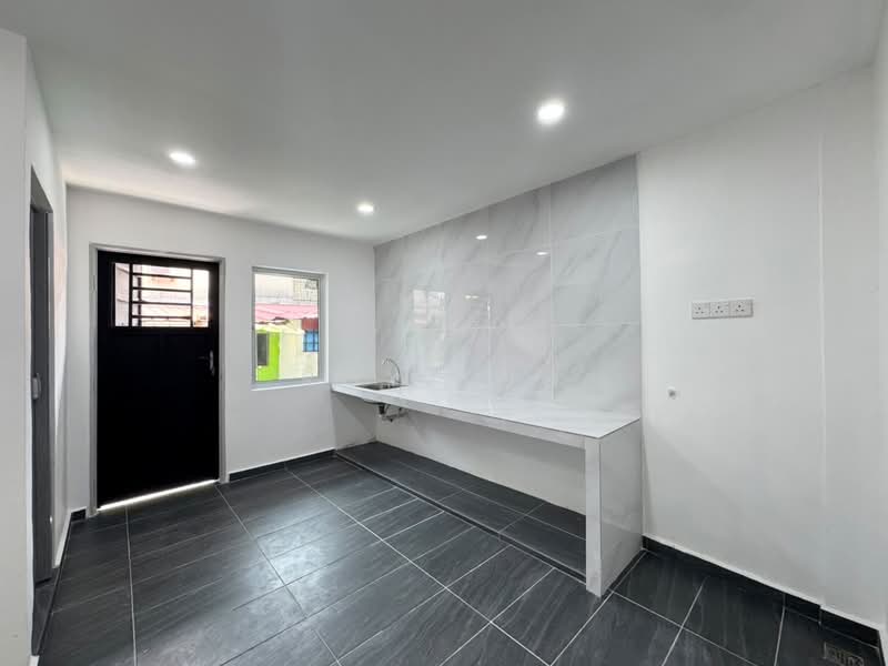 Rumah Teres 2 Tingkat untuk Dijual di Taman Desa Jaya (Johor Bahru) - Royz Ng - Kitchen - PropertyGuru.com.my