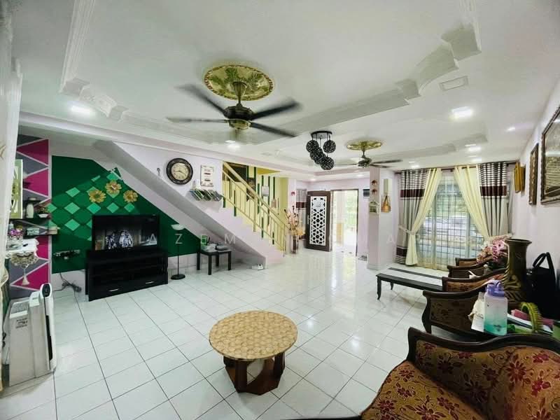 2-storey Terraced House for Sale in Puncak Alam (Selangor) - Hazeman Omar - Living Room - PropertyGuru.com.my
