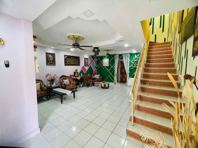 2-storey Terraced House for Sale in Puncak Alam (Selangor) - Hazeman Omar - Living Room - PropertyGuru.com.my