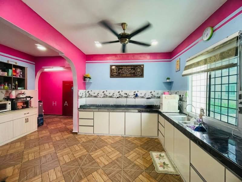2-storey Terraced House for Sale in Puncak Alam (Selangor) - Hazeman Omar - Kitchen - PropertyGuru.com.my