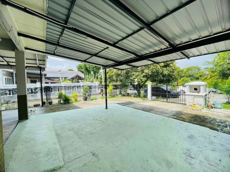 2-storey Terraced House for Sale in Puncak Alam (Selangor) - Hazeman Omar - Exterior - PropertyGuru.com.my
