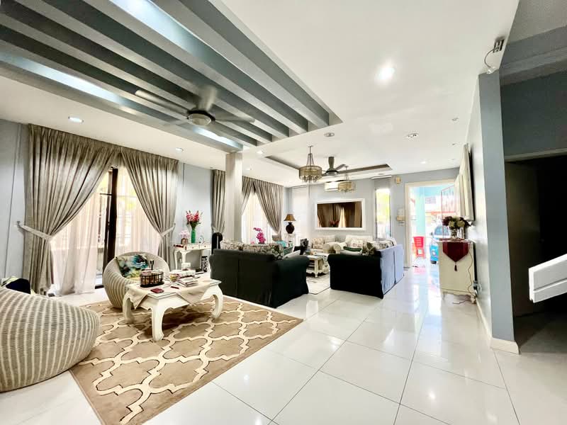 Cluster House for Sale in Seksyen U9 (Shah Alam) - Fahana Rashid - Living Room - PropertyGuru.com.my
