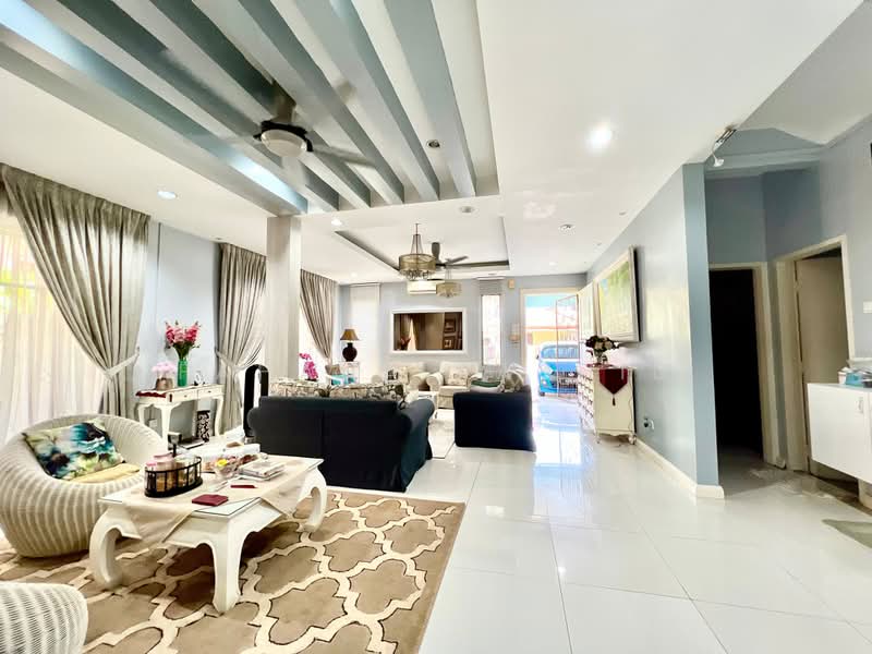Cluster House for Sale in Seksyen U9 (Shah Alam) - Fahana Rashid - Living Room - PropertyGuru.com.my
