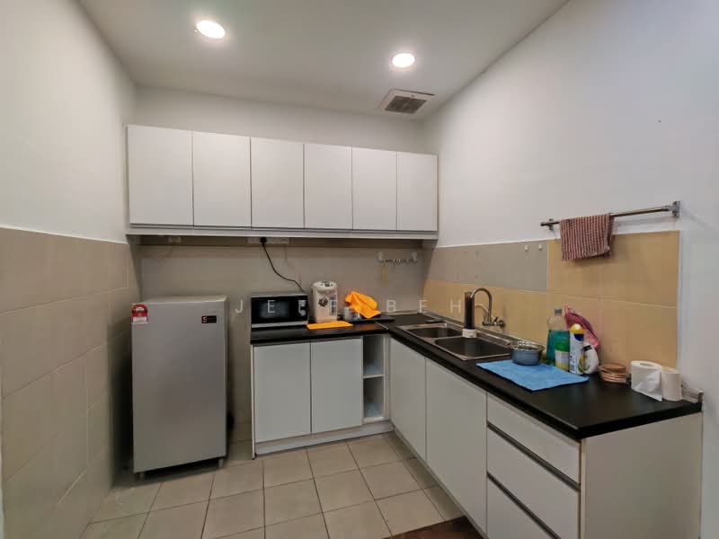 Pejabat untuk Disewa di Bandar Putra Permai (Seri Kembangan) - Jeff Beh - Kitchen - PropertyGuru.com.my