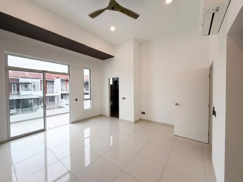 2-storey Terraced House for Sale in Setia Eco Village (Gelang Patah) - Tommy Tai - Living Room - PropertyGuru.com.my