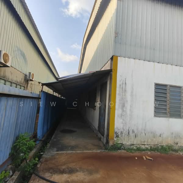 Warehouse for Rent in Bachang (Melaka) - Mary Low - Exterior - PropertyGuru.com.my