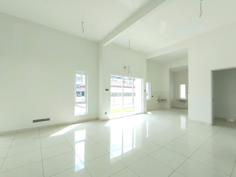 Rumah Kluster untuk Dijual di Bandar Bukit Raja (Klang) - Annie Kho - Living Room - PropertyGuru.com.my