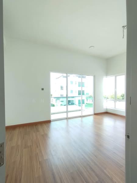 Rumah Kluster untuk Dijual di Bandar Bukit Raja (Klang) - Annie Kho - Living Room - PropertyGuru.com.my