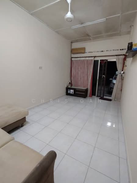 1-storey Terraced House for Rent in Semambu (Kuantan) - Chris Gan - Living Room - PropertyGuru.com.my