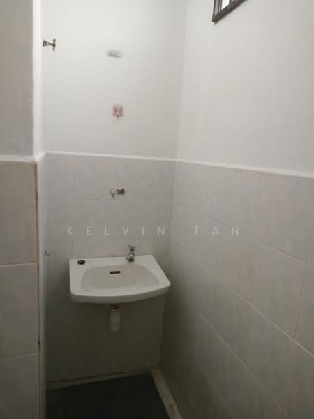 1-storey Terraced House for Rent in Bayan Baru (Penang) - Kelvin Tan - Bathroom - PropertyGuru.com.my