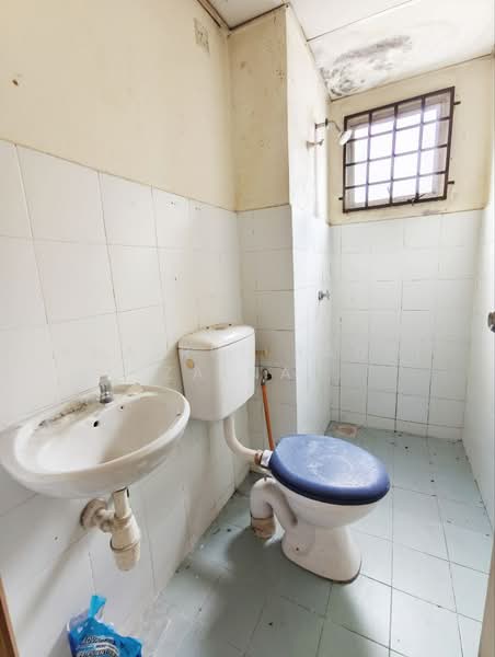 Other Property for Sale in Shah Alam (Selangor) - Khairul Radzi Zainal - Bathroom - PropertyGuru.com.my