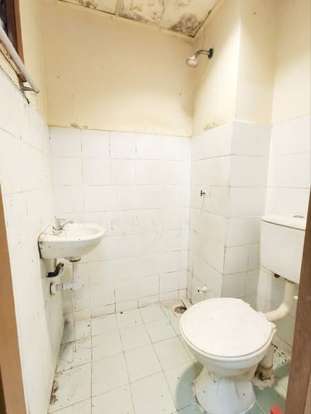 Other Property for Sale in Shah Alam (Selangor) - Khairul Radzi Zainal - Bathroom - PropertyGuru.com.my